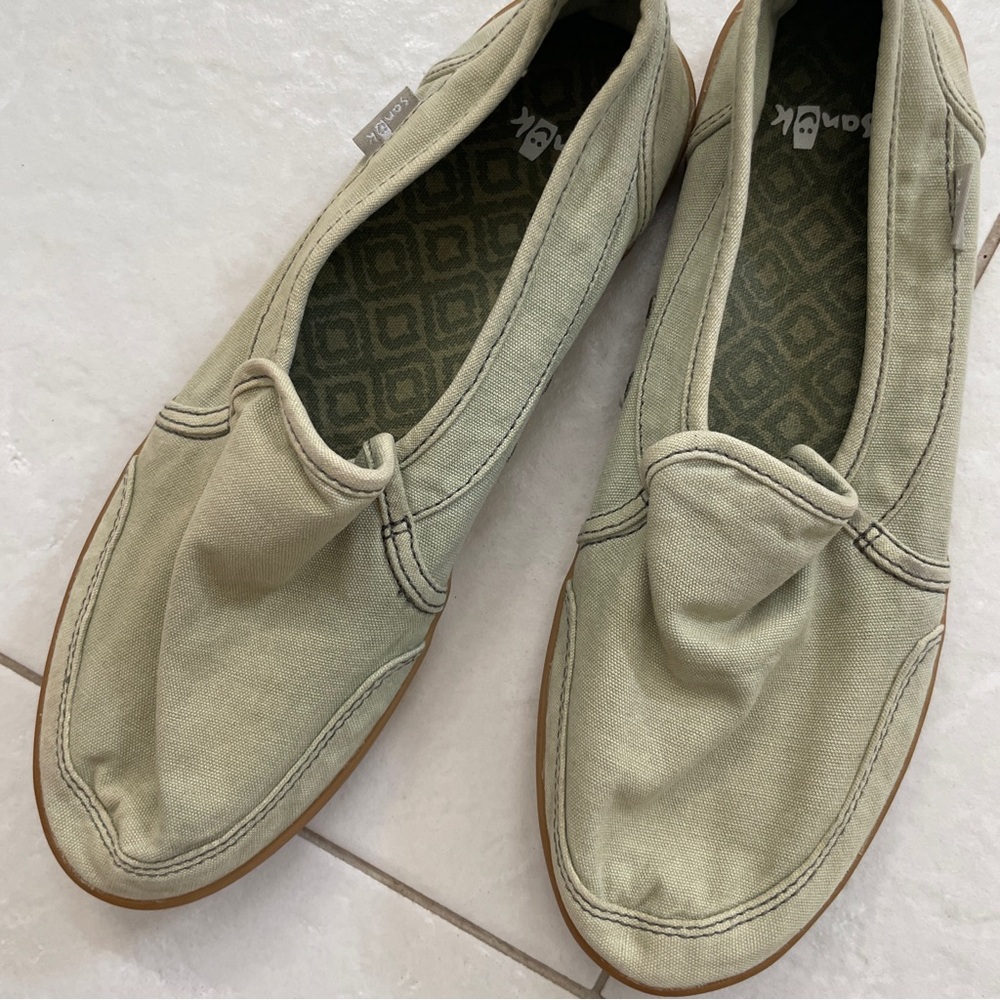 Sanuk women's Green Slip-On Shoes
